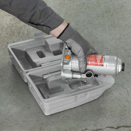 Домкрат гидравлический бутылочный, 6 т, h подъема 216-413 мм, в пластиковом кейсе Matrix цена