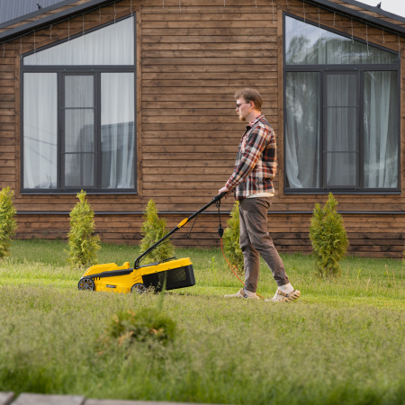Газонокосилка электрическая GMC-1200, шир.,32см, 1200 Вт, 3 уров., травосб. 30 л Denzel цена