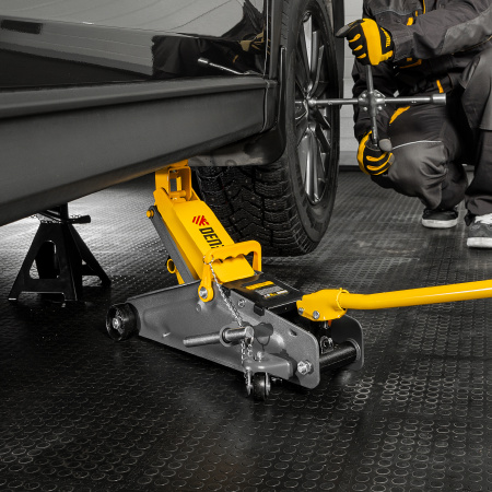 Домкрат гидравлический подкатной с фиксатором, 2,8 т, 135-385 мм Denzel цена