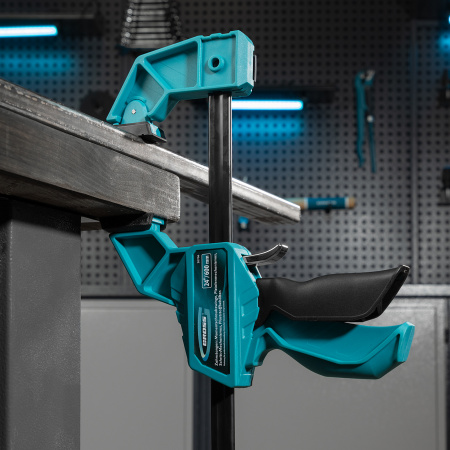 Струбцина реечная, быстрозажимная, пистолетного типа, пошаговый механизм, пластиковый корпус, 600мм Gross цена