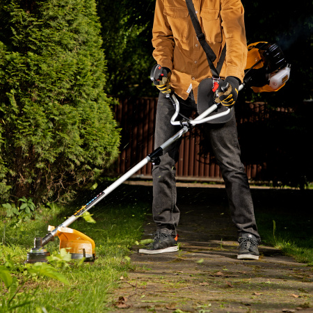 Триммер бензиновый DTL-52, 52 см3, неразъемная штанга, состоит из 2 частей Denzel цена