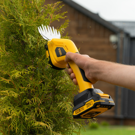 Ножницы-кусторез аккумуляторные GS-20, Li-Ion, 20 В Denzel цена