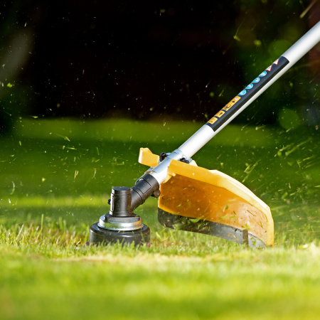 Триммер бензиновый DTL-43S, 43 см3, разъемная штанга, состоит из 2 частей Denzel цена