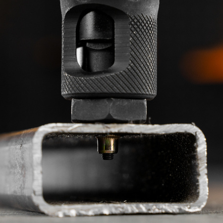 Заклепки резьбовые, стальные, оцинкованные, М3, пластиковый кейс, 200 шт. Denzel цена