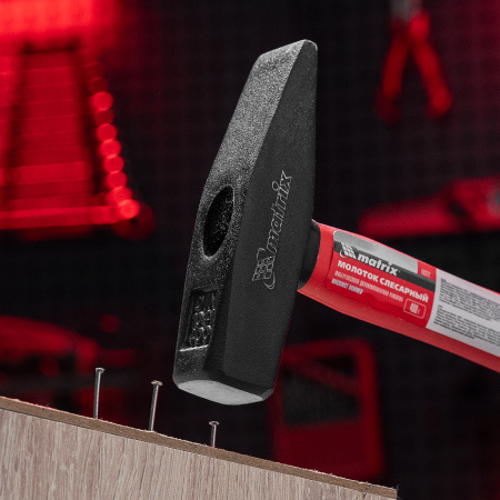 Молоток слесарный, 400 г, фибергласовая обрезиненная рукоятка Matrix