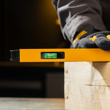 Уровень алюминиевый, магнит., фрезерованный, 3 глазка (1 зеркал.) 0,5 мм/м, 400 мм Denzel цена