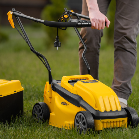 Газонокосилка электрическая GMC-1200, шир.,32см, 1200 Вт, 3 уров., травосб. 30 л Denzel цена