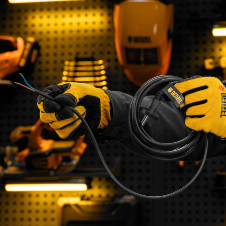 Шнур сетевой Energy Series, ПВС, 3 м, 2 x 1,5 мм, с неразборной вилкой, черный, Denzel цена