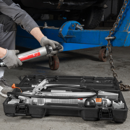 Растяжка гидравлическая, 10 т, набор из 17 предметов, 7 сменных насадок, в пластиковом кейсе Matrix цена