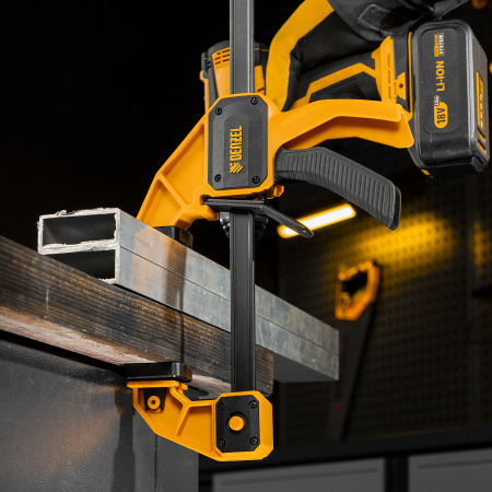 Струбцина F-образная, быстрозажимная, 600 х 80 мм, усиленный нейлоновый корпус Denzel цена