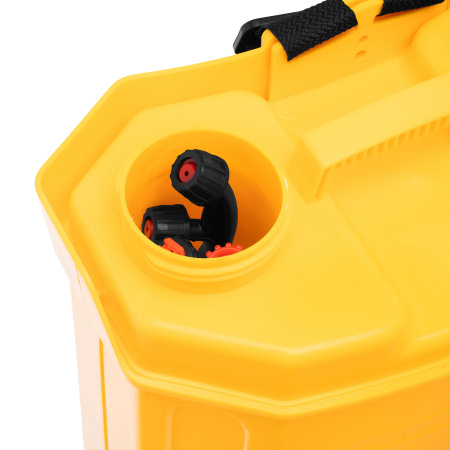 Опрыскиватель ранцевый аккумуляторный D-12LA, 12 л, 12 В, 8 Ач Denzel цена