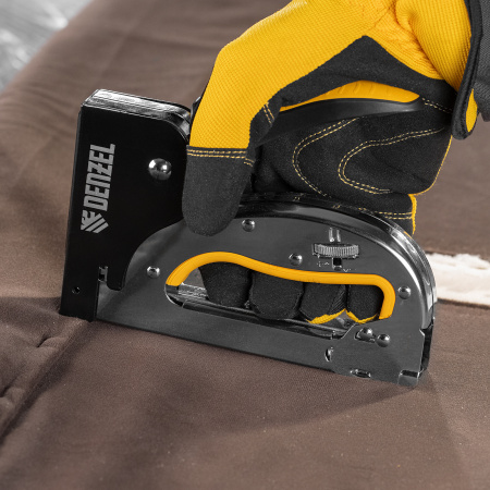 Степлер металл., скобы в комплекте, плавная регулировка удара, 2К рукоятка, тип 53, 4-14 мм Denzel цена