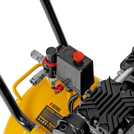 Компрессор безмасляный, малошумный  DLS 2250/100, 2250 Вт, 3x750, 100 л, 410 л/мин блок управления/ Denzel