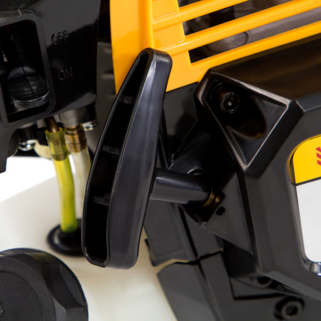 Триммер бензиновый DR-33, 33 см3, неразъемная штанга, состоит из 2 частей Denzel цена