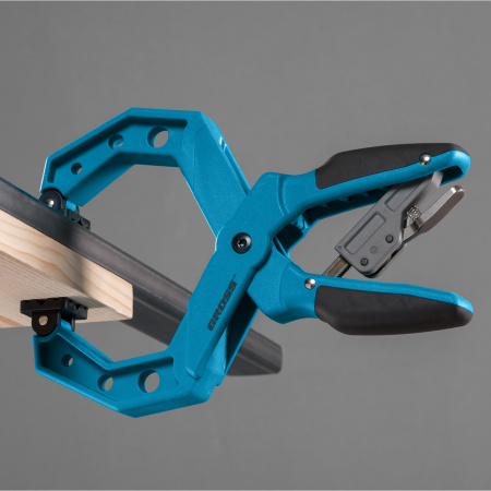 Струбцина клещеобразная 4, пластиковый корпус, храповой механизм жесткой фиксации, 100 мм Gross цена