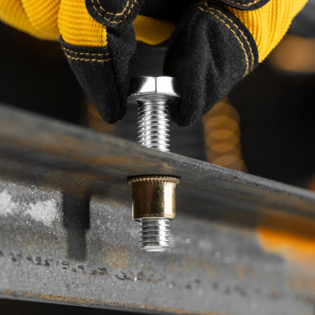 Заклепки резьбовые, стальные, оцинкованные, М10, пластиковый кейс, 35 шт. Denzel цена