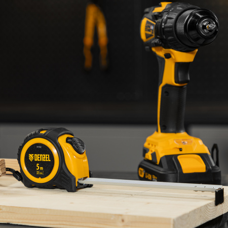Рулетка 5м х 25мм, обрезиненный корпус, автоматическая фиксация Denzel цена