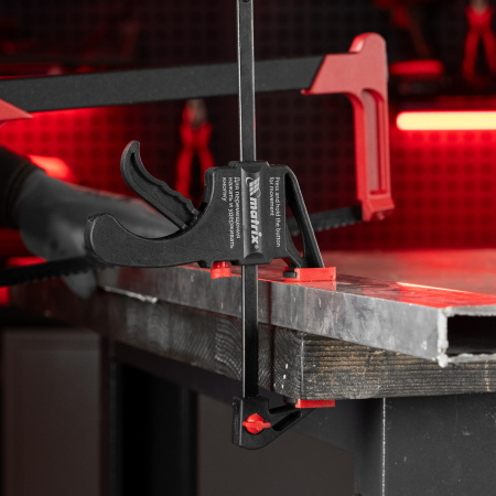 Струбцина универсальная F-образная, 150 х 265 х 45 мм, пластмассовый корпус Matrix цена