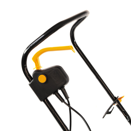 Скарификатор-аэратор  электрический SAE-1500, 1500 Вт, -11/+5 мм, 32 cм Denzel цена