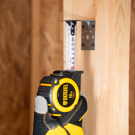 Рулетка 10м х 32мм, автоматич. фиксац., нейлон. покрытие, магнит. зацеп, двухстор. разметка Denzel цена