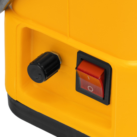 Опрыскиватель ранцевый аккумуляторный D-16LA, 16 л, 12 В, 8 Ач Denzel цена