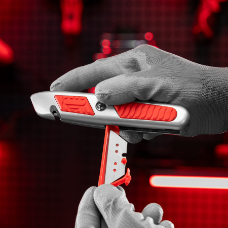 Нож, 19 мм, выдвижное трапециевидное лезвие, отделение для лезвий, метал. корпус Matrix