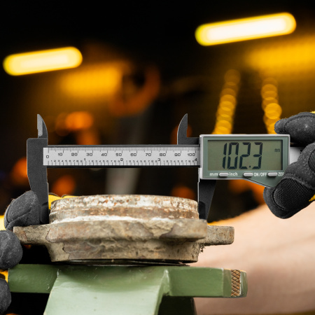 Штангенциркуль пластиковый, 150 мм, электронный, большой дисплей, с глубиномером Denzel цена