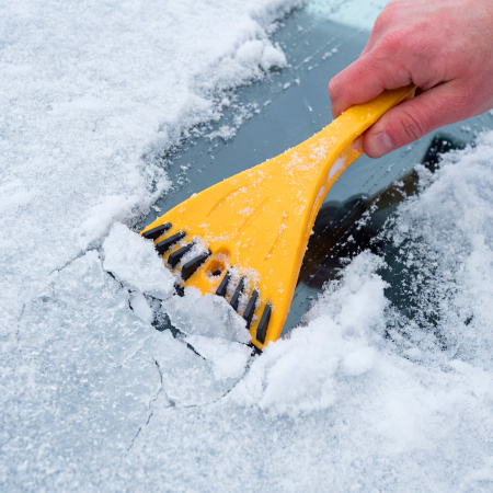 Щетка-сметка со скребком 590 мм Denzel цена