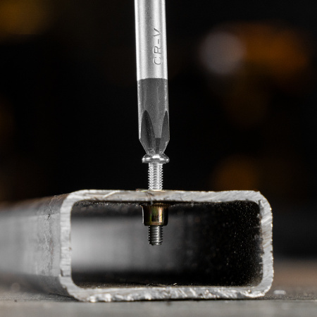 Заклепки резьбовые, стальные, оцинкованные, М3, пластиковый кейс, 200 шт. Denzel цена