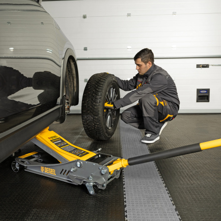 Домкрат гидравлический подкатной, 3,8 т, 110-580 мм, быстрый подъем, низкий подхват, проф. Denzel цена