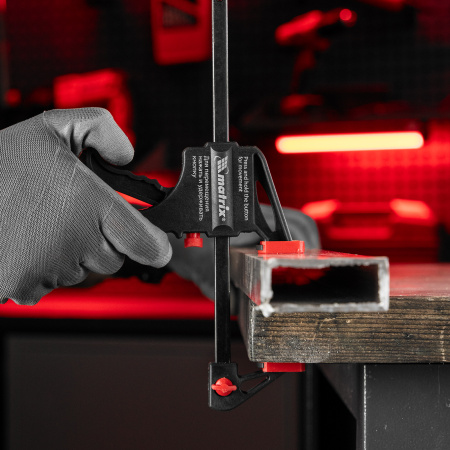 Струбцина универсальная F-образная, 150 х 265 х 45 мм, пластмассовый корпус Matrix цена