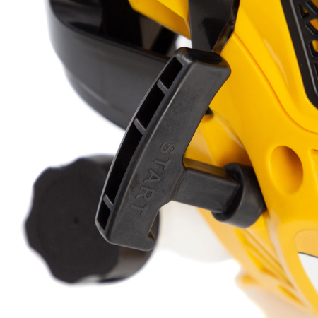 Триммер бензиновый DTL-33S, 33 см3, разъемная штанга, состоит из 2 частей Denzel цена