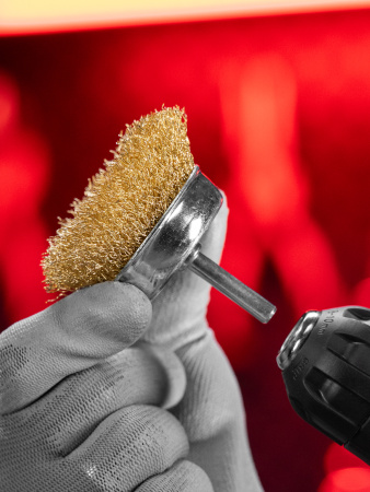 Щетка для дрели, 65 мм, "чашка" со шпилькой, латунированная витая проволока Matrix