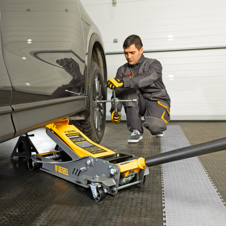 Домкрат гидравлический подкатной, 3,8 т, 110-580 мм, быстрый подъем, низкий подхват, проф. Denzel цена