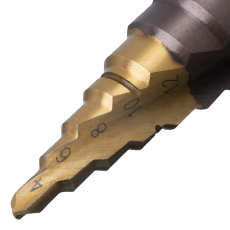 Сверло ступенчатое, 4-6-8-10-12-14-16-18-20-22-24-26-28-30-32 мм, Р6М5К5, 6-гр. хвостовик Denzel