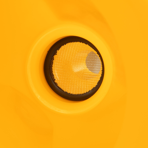 Воронка пластиковая 135 мм с металлическим ситом, гибким наконечником и непроливайкой Denzel цена