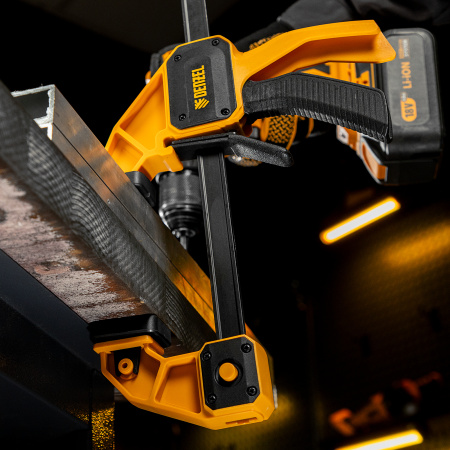 Струбцина F-образная, быстрозажимная, 300 х 80 мм, усиленный нейлоновый корпус Denzel цена