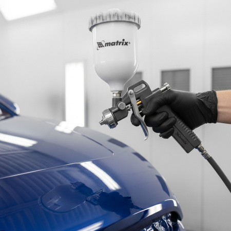 Набор пневмоинструмента, 5 предметов, быстросъемное соединение, краскораспылитель с верхним бачком Matrix цена