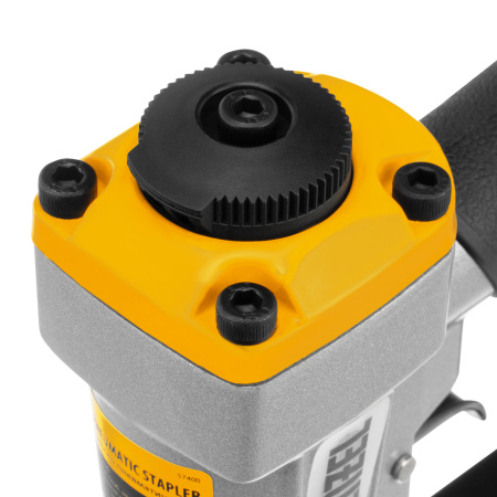 Степлер пневматический PS8016 для прямоугольных скоб 21GA от 6 до 16 мм Denzel цена