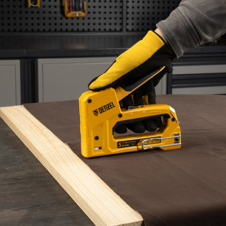 Степлер мебельный, тип 53 и 13, 6-14мм, тип 140, 10-14мм, тип 300, 15мм, тип 500, 15мм Denzel цена