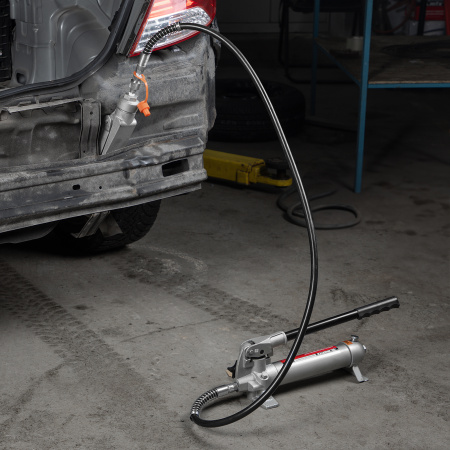 Растяжка гидравлическая, 4 т, набор из 17 предметов, 7 сменных насадок, в пластиковом кейсе Matrix цена