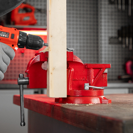 Тиски слесарные, 100 мм, поворотные, с наковальней Matrix