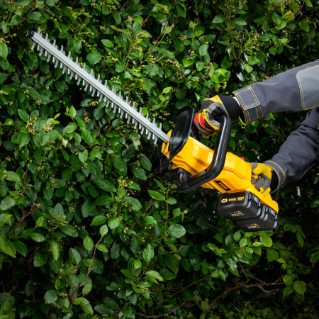 Кусторез аккумуляторный RBC510-36, Li-ion, 36 В, 4 Ач, нож 510 мм, поворотная ручка Denzel цена