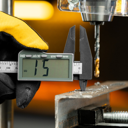 Штангенциркуль пластиковый, 150 мм, электронный, большой дисплей, с глубиномером Denzel цена