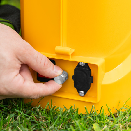 Опрыскиватель ранцевый аккумуляторный DP-10LA, 10 л, 12 В, 8 Ач Denzel цена