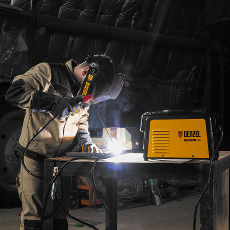 Аппарат инвертор. дуговой сварки SDM-220 Top, 220 А, ПВ 60% кейс Denzel