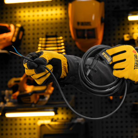 Шнур сетевой Energy Series, ПВС, 3 м, 2 x 1 мм, с неразборной вилкой, черный, Denzel цена