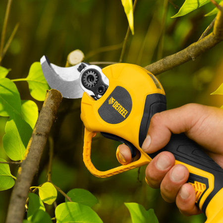 Секатор аккумуляторный, бесщет., CP-30BL, Li-Ion, 20 В, лезвия SK5 // Denzel цена